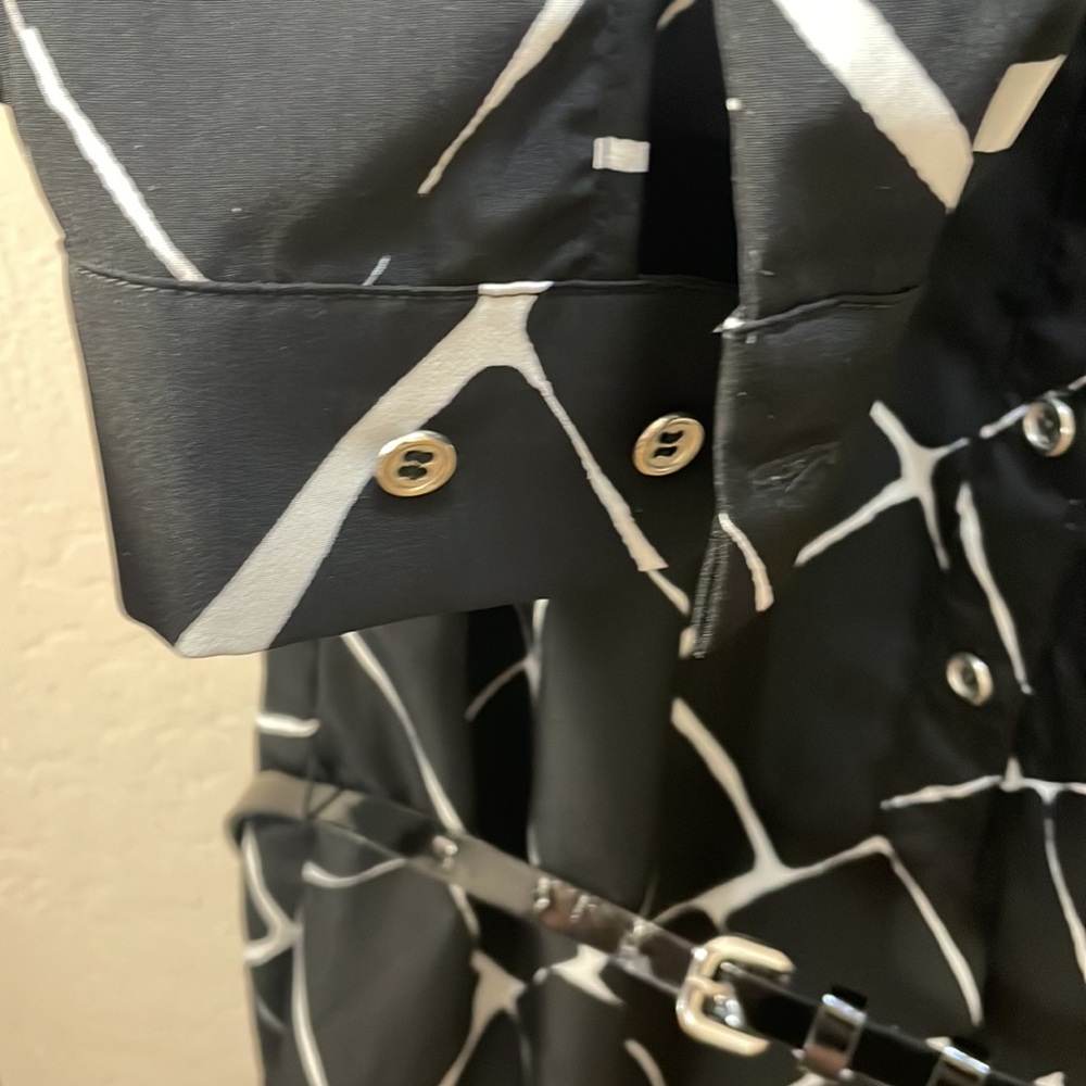 The Limited Black and White Geometric Dress - Picture 4 of 5